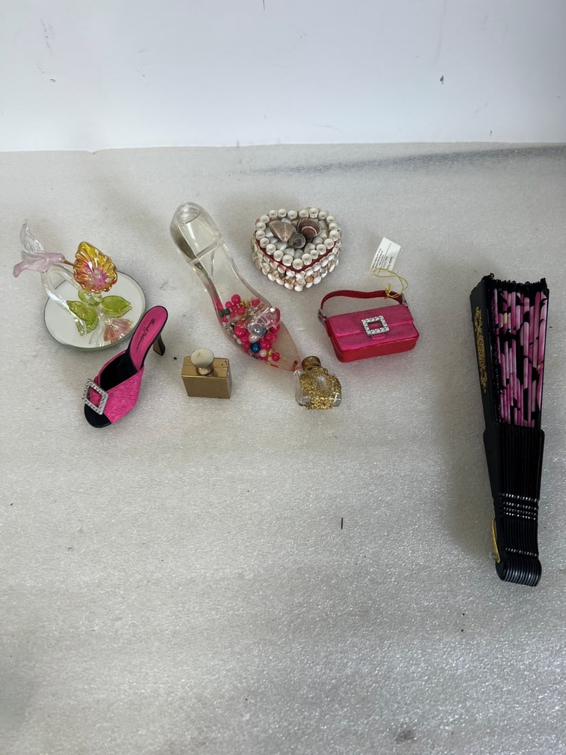 Collector's or Dealer's Lot of Vintage Items (8) (1 of 1)