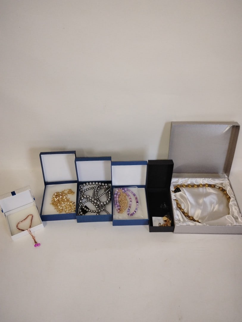 Vintage Costume Jewelry (6): Includes good quality heavy brass bead necklace; grey pearl triple strand necklace, and four others as pictured. Six in the lot.