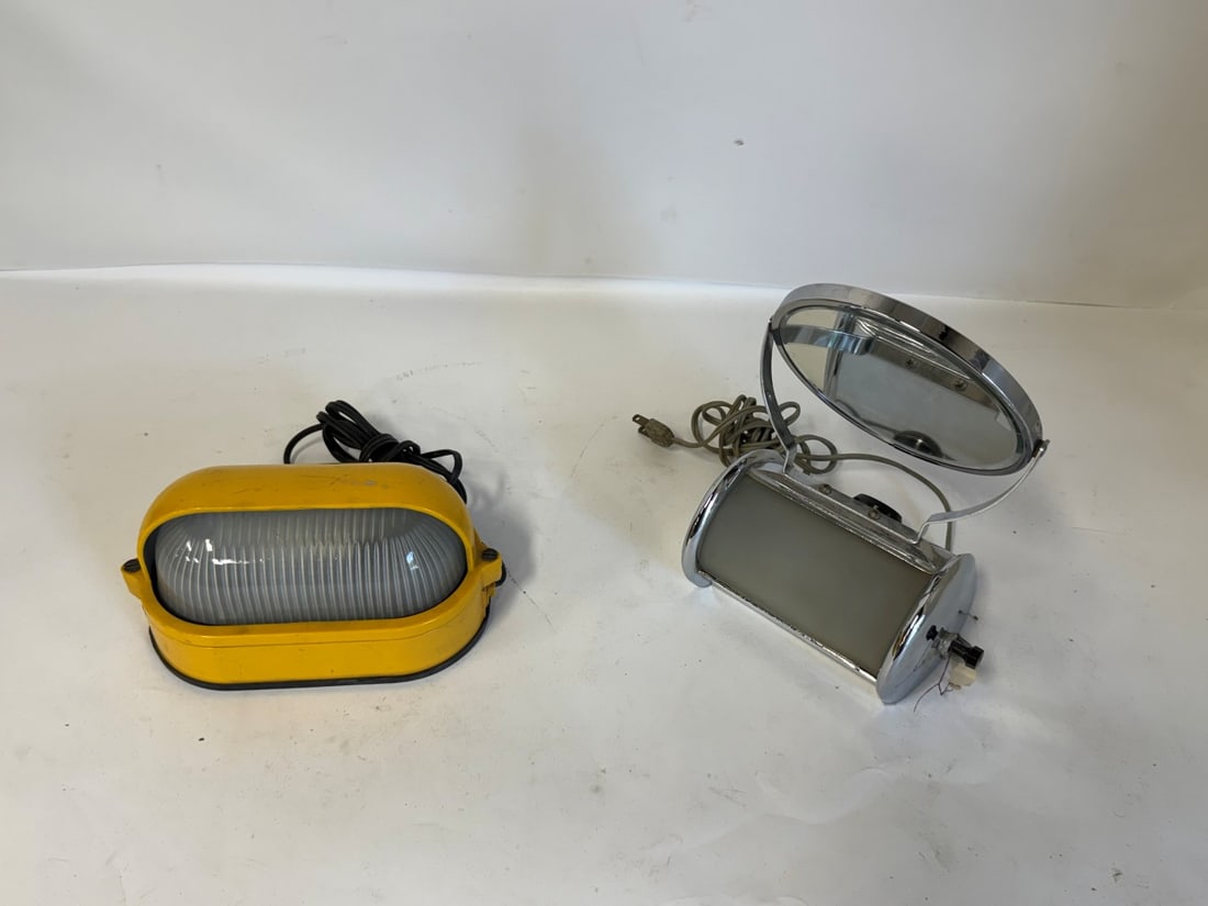 Two(2) Vintage Wall Lamps (1 of 6)