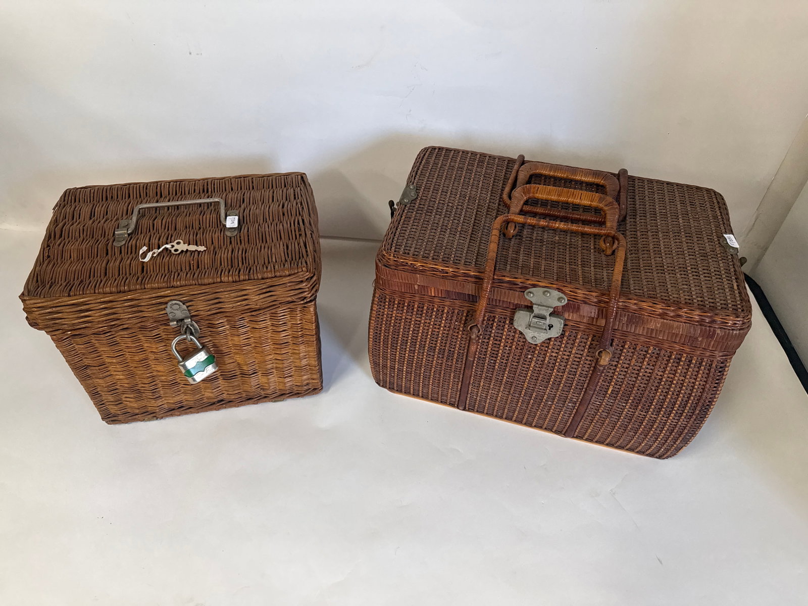 Vintage Handled Picnic Baskets (2) - 2