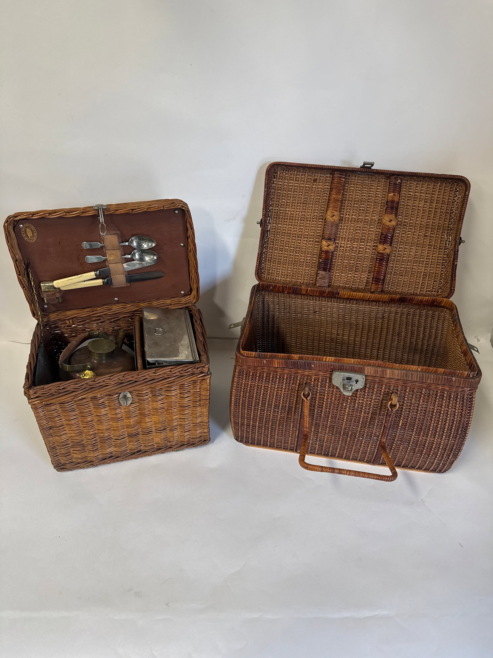 Vintage Handled Picnic Baskets (2) - 3