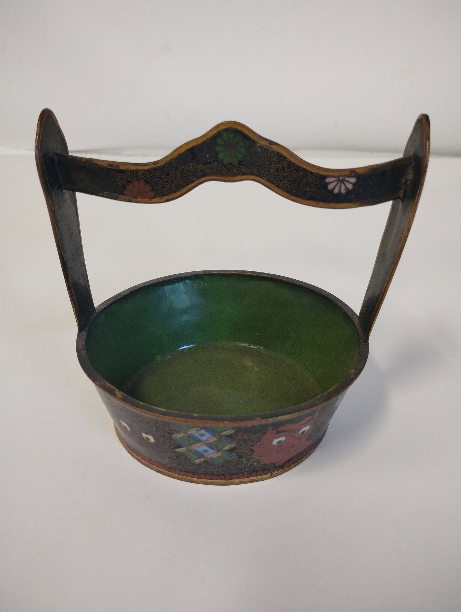 Clloiaonnw Basket': As pictured. 5:H. 4 1/4"W