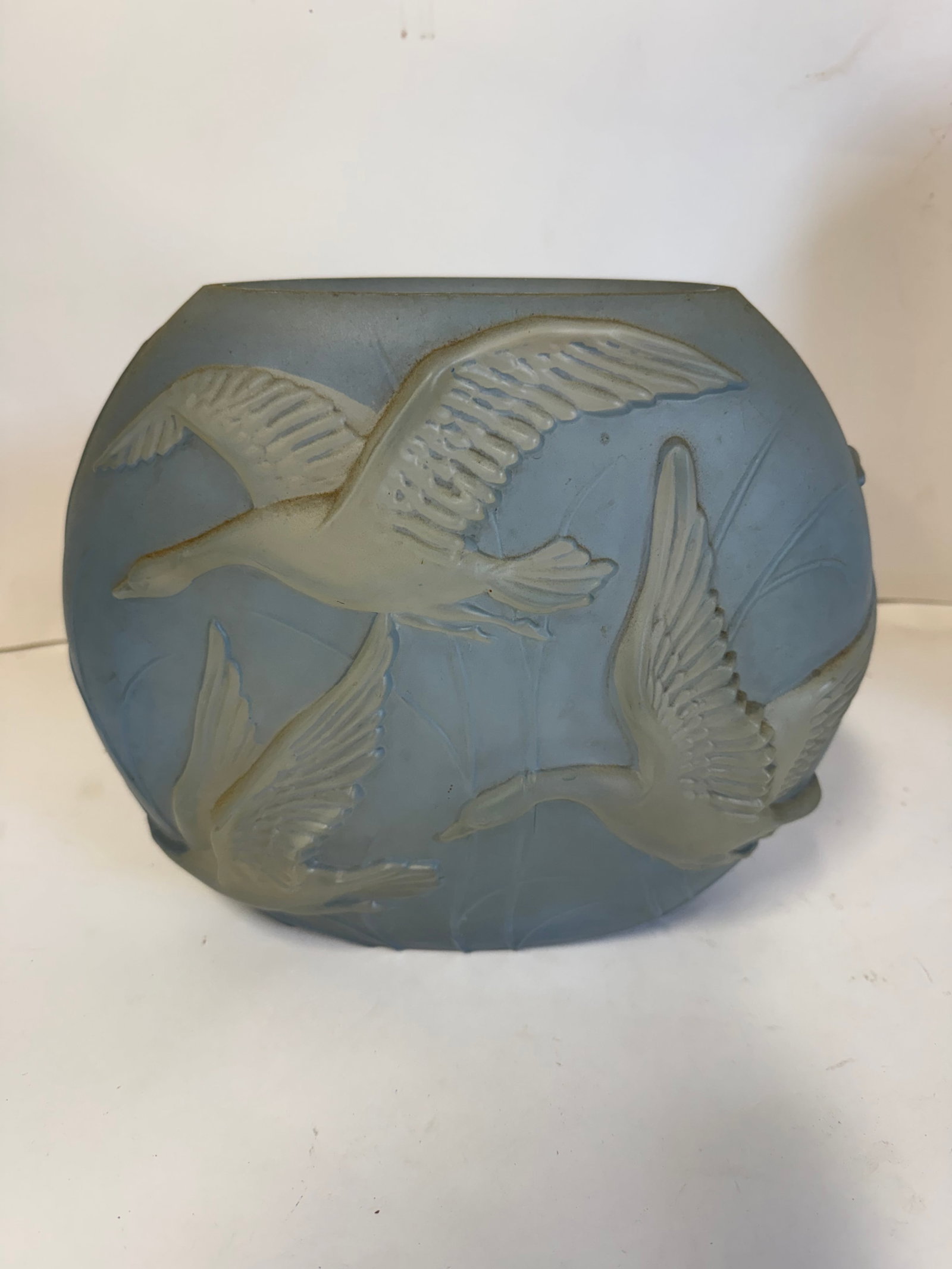 Phoenix Glass Flying Geese Cameo Vase (1 of 4)