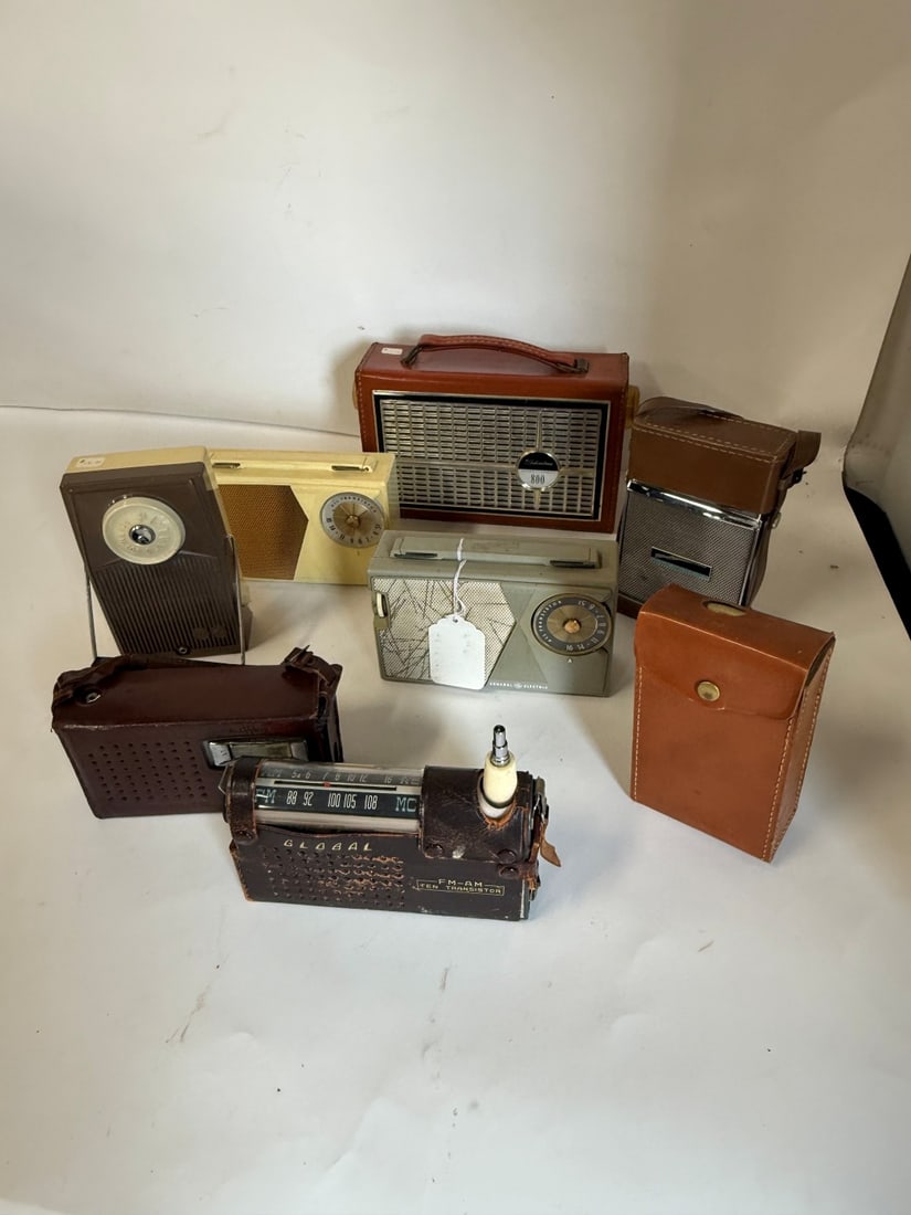 Lot of Vintage Transister Radios(8): As pictured