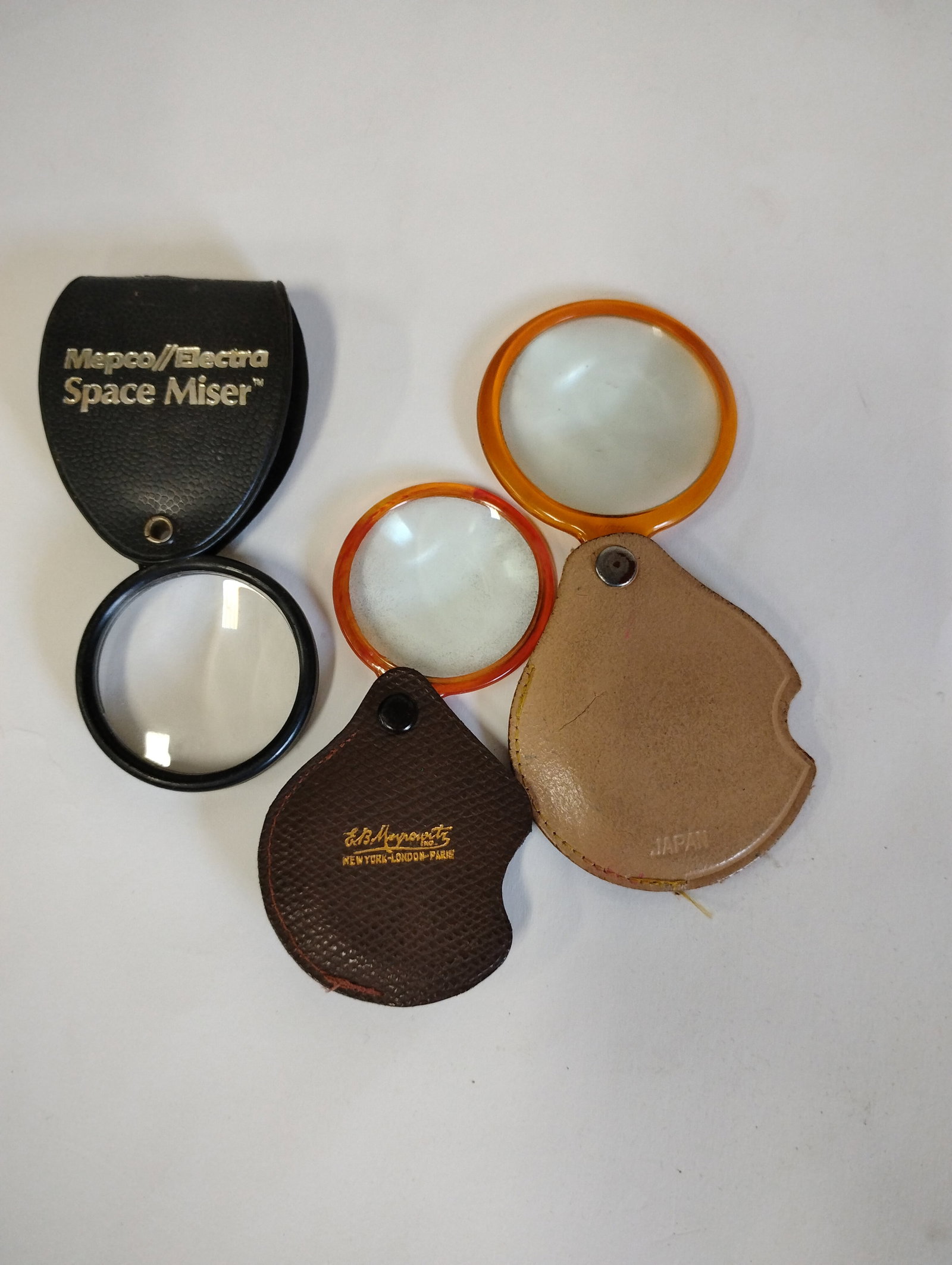 Magnifying Glasses Inc, Your Answer to a Shrinking World(3) (1 of 5)