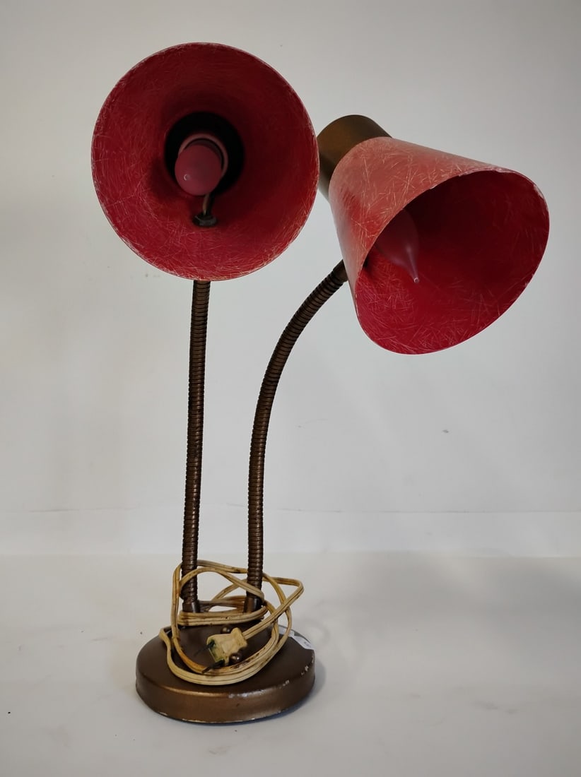Vintage 1950s MCM Desk Lamp: With adjustable gooseneck arms. 16.5"H