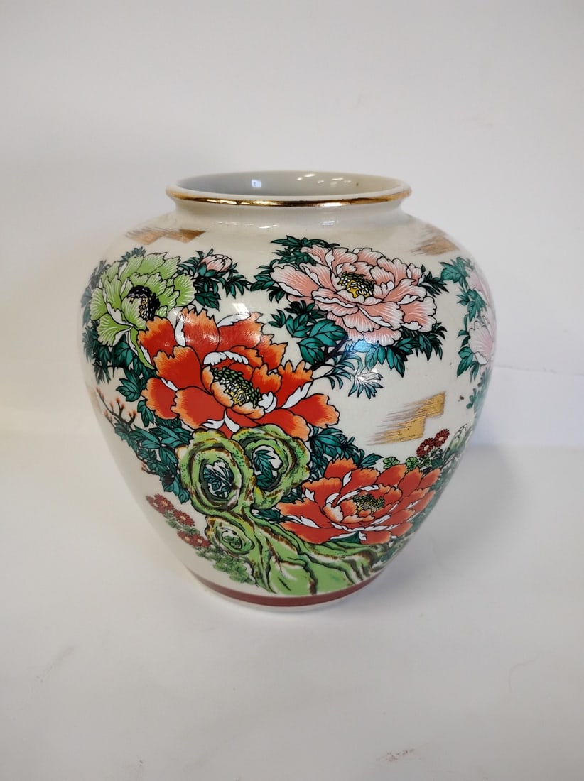 Vintage Hand Painted Japanese Kutani Ware Porcelain Vase: Pink peony flowers with gold trim. Marked at the underside. 7.75"H bu 7.25"W