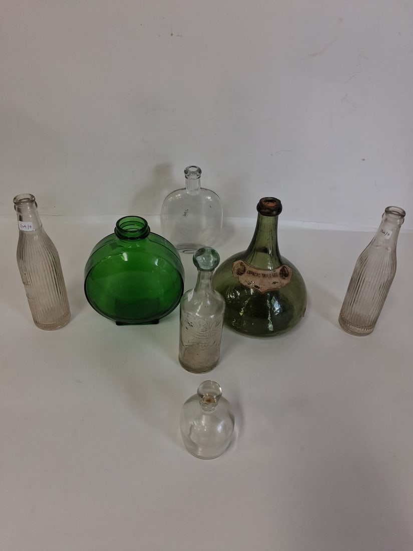 Collectors Lot of Assorted Bottles (7) (1 of 3)