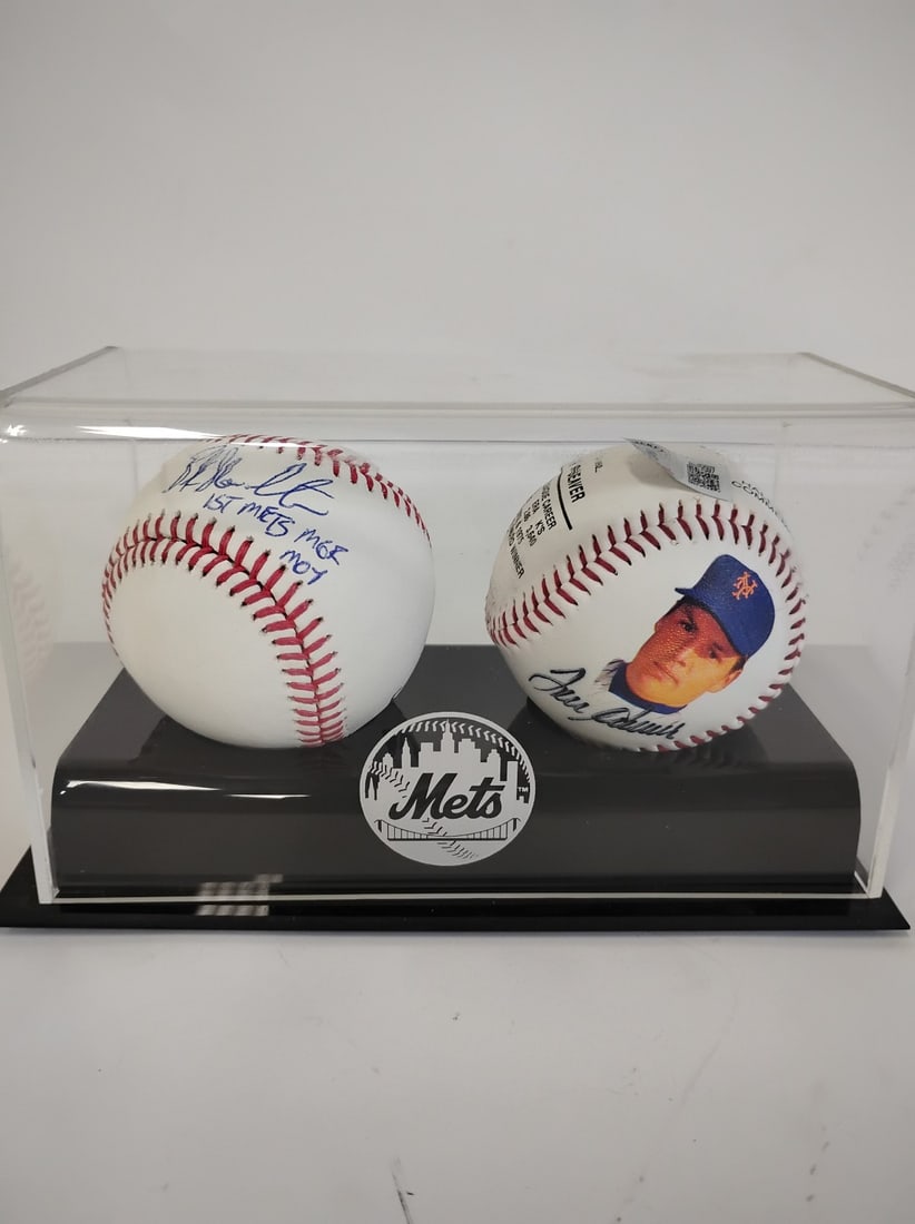 Tom Seavers & Rollie Fingers Autographed Photo Ball: Tom Seaver and Rollie Fingers Autograph beckett BL60697 , Buck Showalter official MLB ball with Beckett auth. #