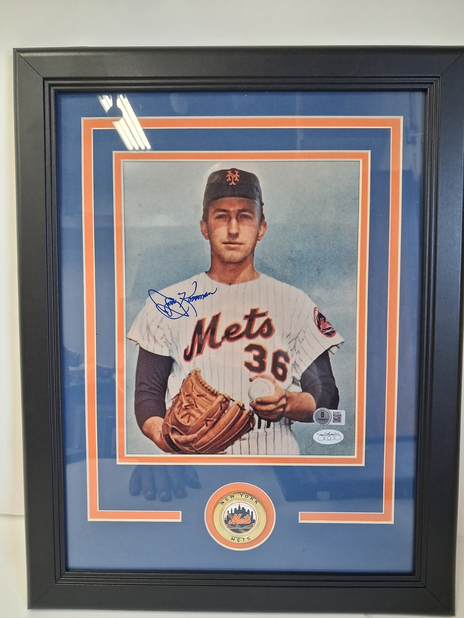Autographed Photo Jerry Koosman: New York Mets. Matted and Frame 18 1/2" x 14 1/2"