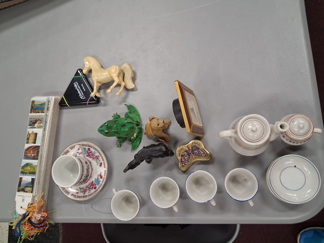 Dealer's Lot China, Figures, Clock etc.: Included are a doll's tea set, figures of turtles a dog, horses , a group of bookmarks etc. As pictured