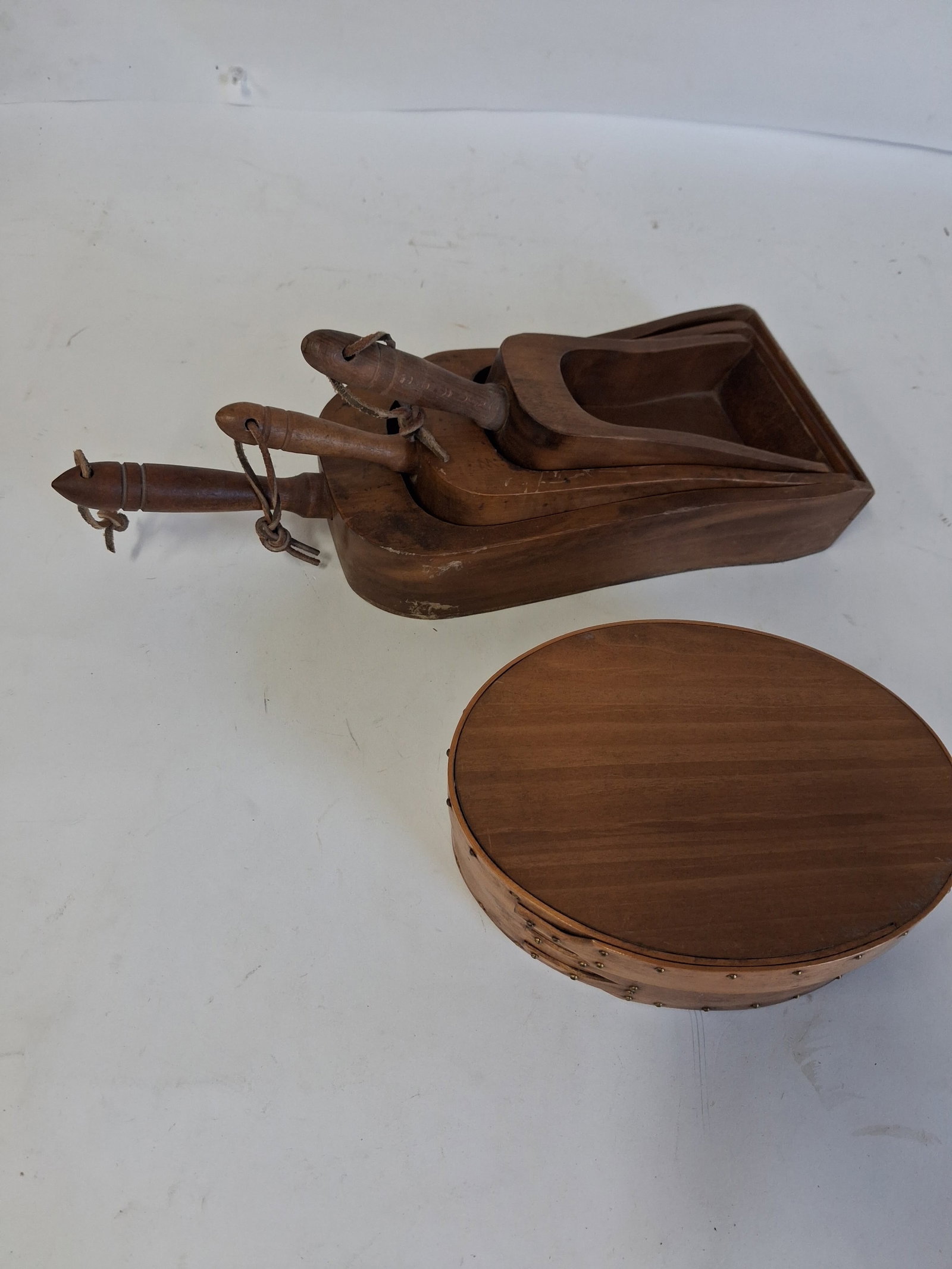 Shaker Box and Set Wooden Scoops (4) (1 of 3)