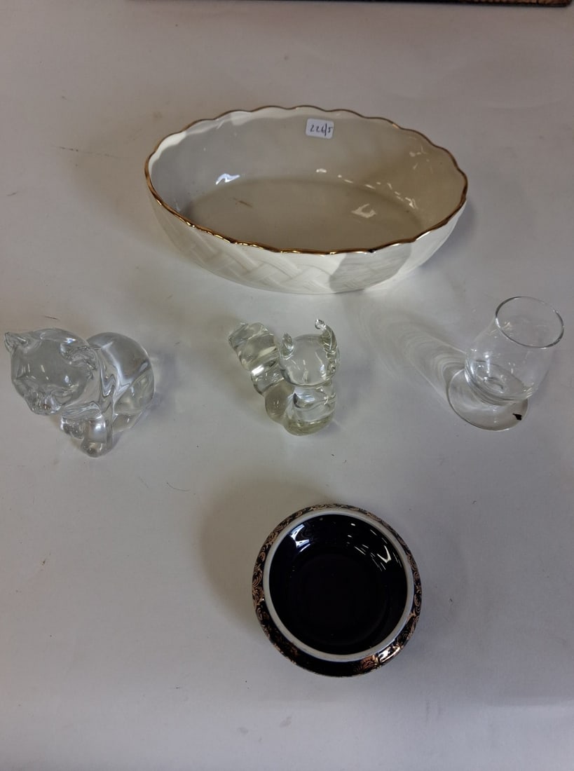Mixed Lot of China and Glasses (5) (1 of 5)
