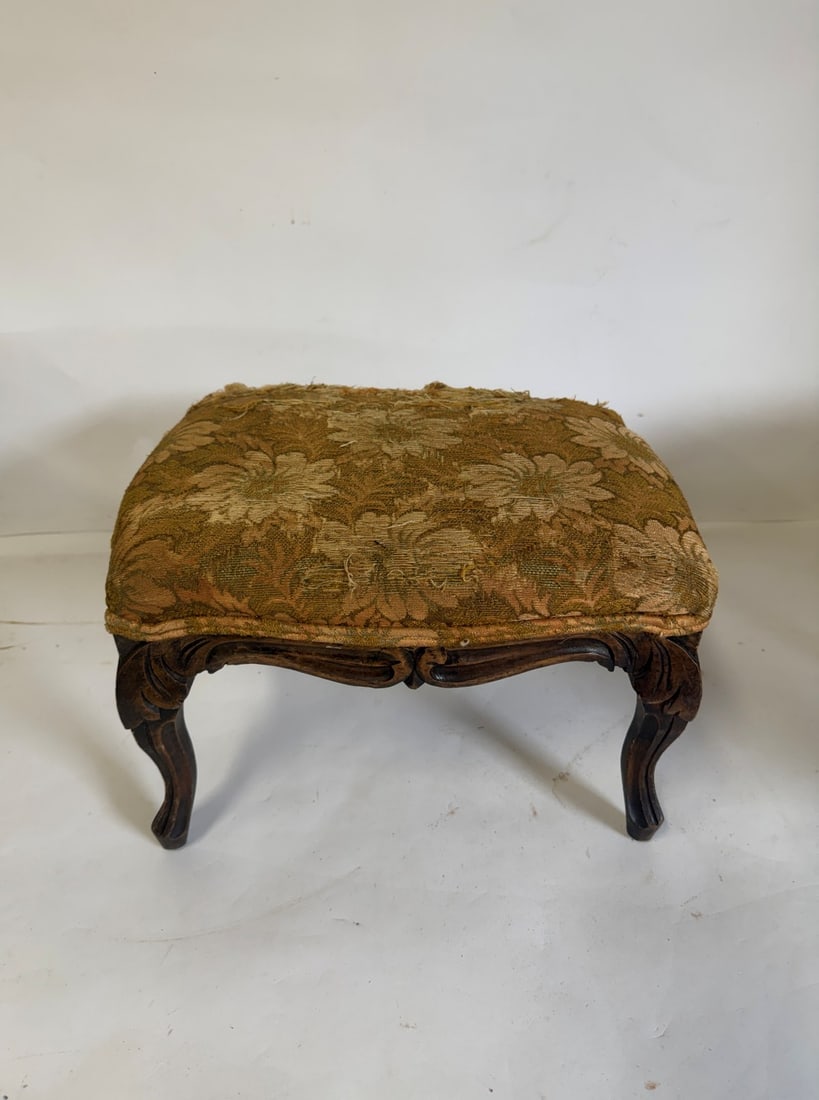 Collectors Lot of Vintage Footstools (6): Lot includes various sizes. As pictured. Tallest is 13"H by 19"W. Shortest in height is 6.25"H by 18"W