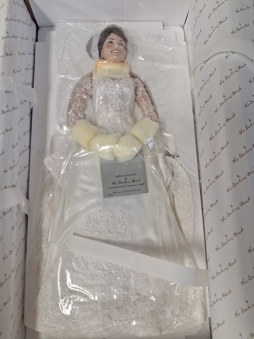 Princess Kate Bride Doll Danbury Mint: Original Box. 13" H