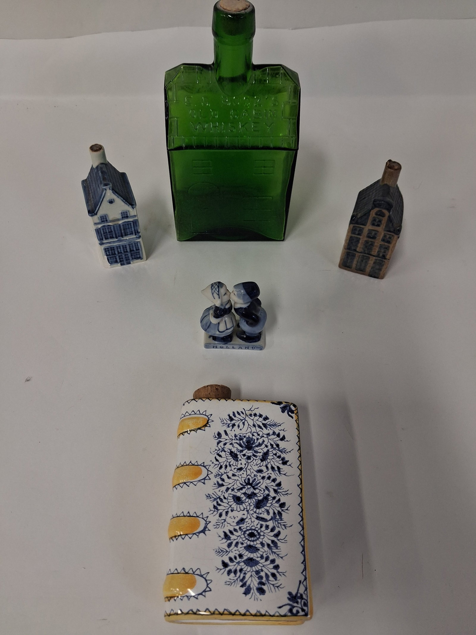 Dealer lot. Small glassware 7 1/2"H and Ceramics 2 3/4" h 5 items: As pictured