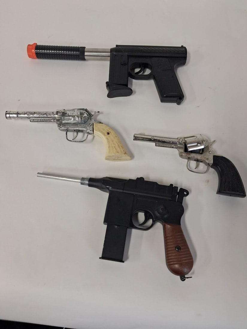 Dealer lot. Vintage collectible Toy Guns (1 of 3)