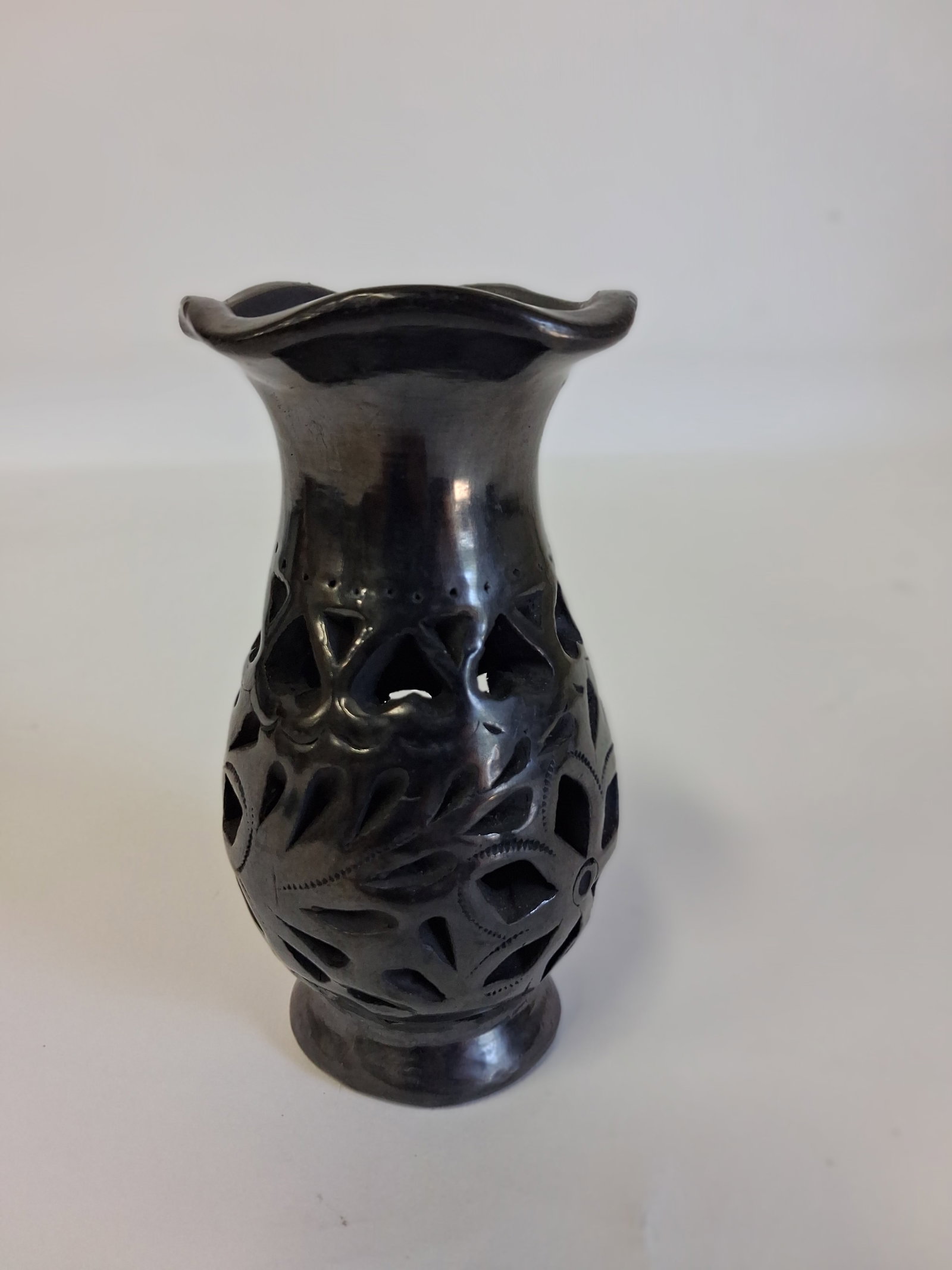 Mexican Art Pottery Vase Dona Rosa (1 of 3)