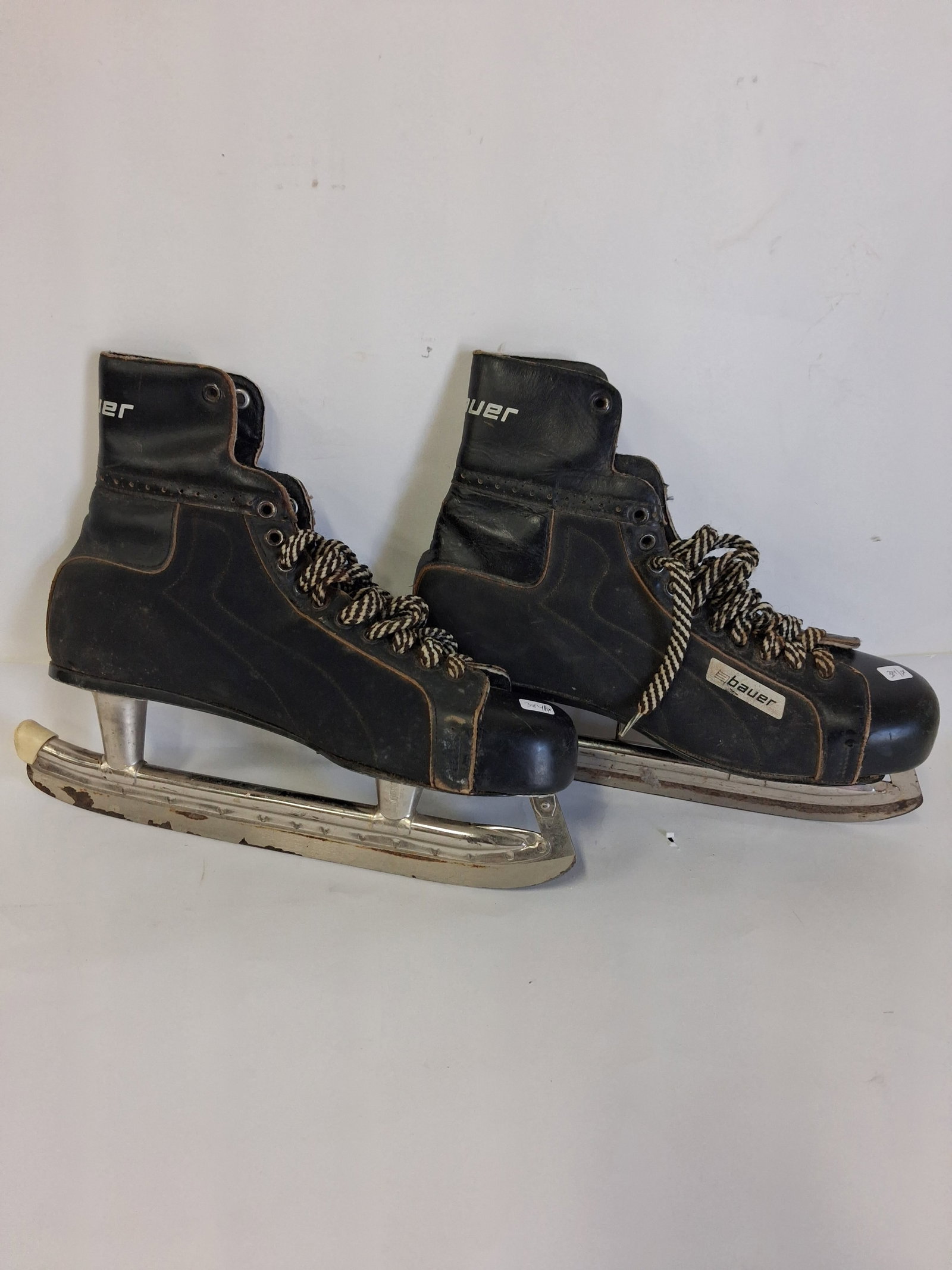 Pr. Bauer Ice Skates With Label: As pictured. Size 12