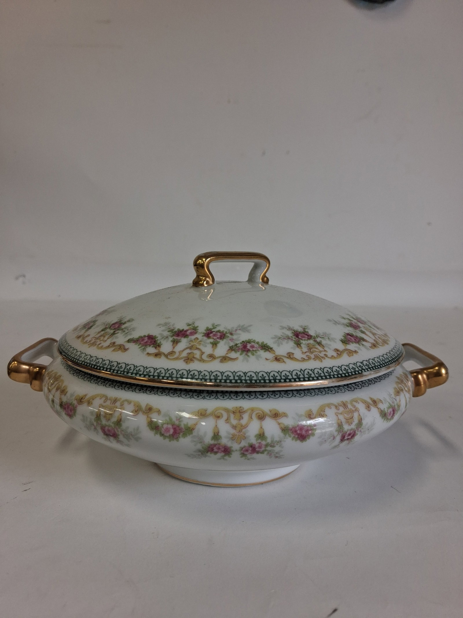 T&V Limoges Covered Server: 9.5” in D.