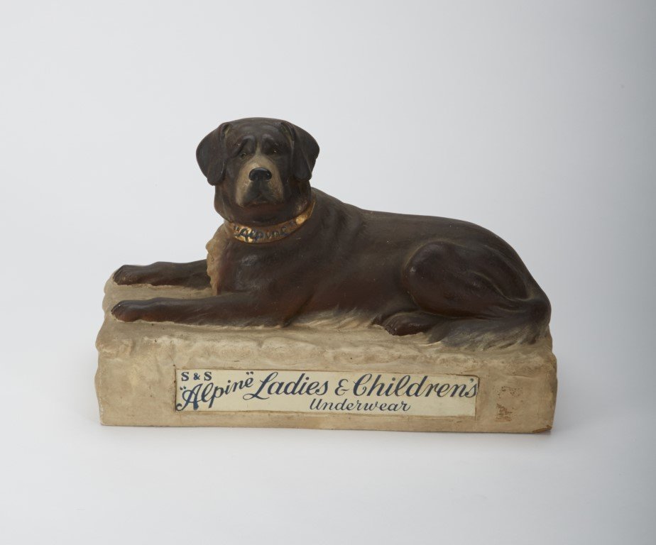 S&S Alpine Ladies & Children's Underwear Dog Display: Painted Plaster. ; 6" x 9 3/4"