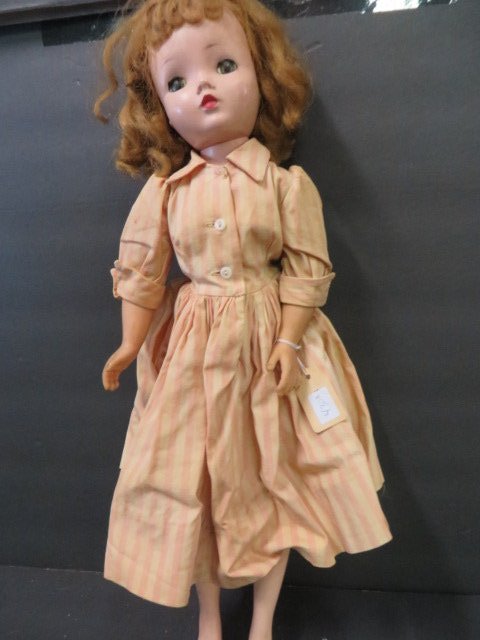 Madame Alexander Cissy Doll (1 of 4)