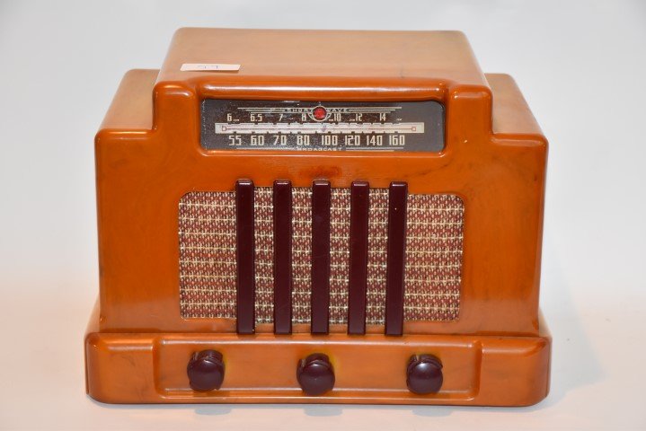 Addison Shortwave Radio (1 of 2)