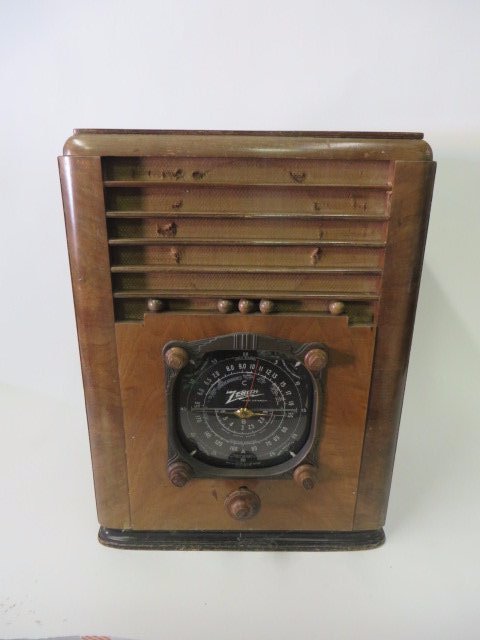 Zenith Vintage Radio (1 of 2)