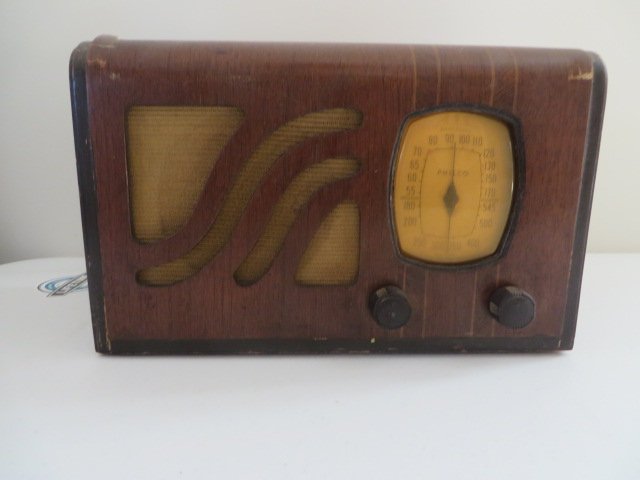 Philco Radio (1 of 2)