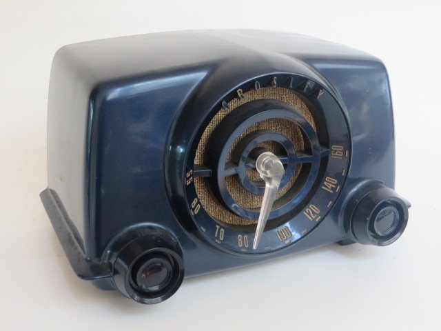 Crosley Radio: Model 11-100U. 1951. Plastic.White. Collins Page 97