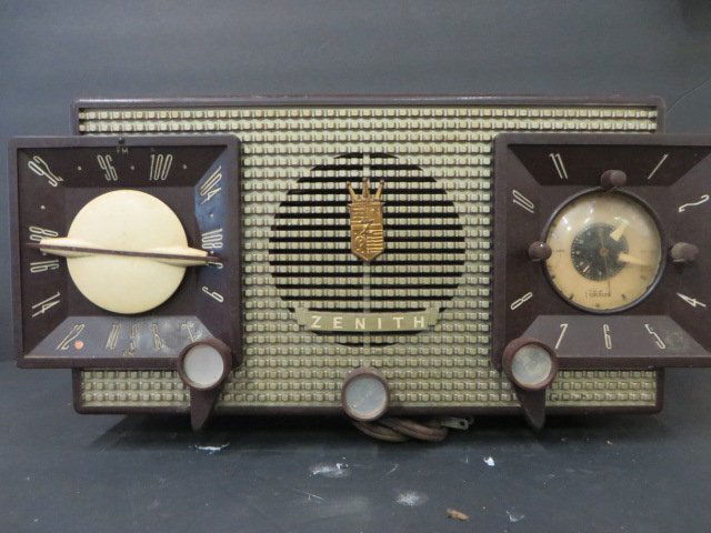 Zenith Vintage Radio (1 of 2)