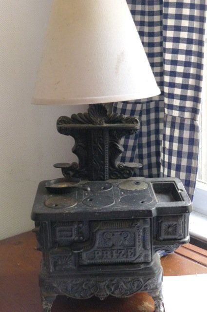 Salesman's Sample Cast Iron Stove (1 of 2)