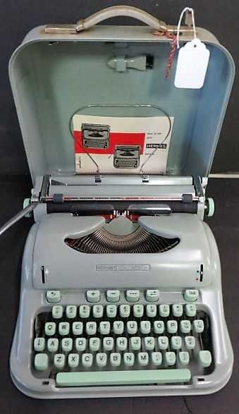 Hermes 3000 Typewriter with Case (1 of 2)