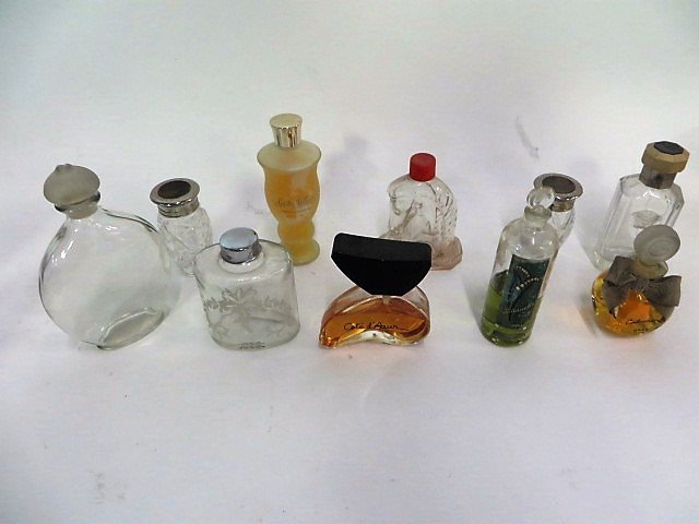 Vintage Perfume Bottles & Colognes (8) (1 of 5)