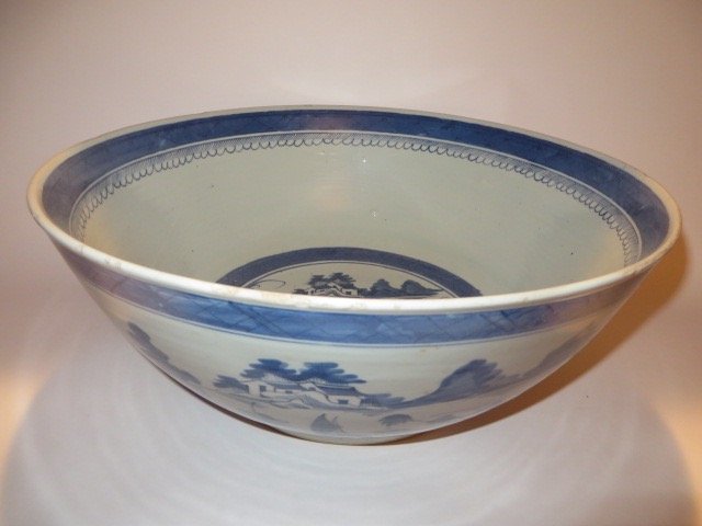 Canton Punch Bowl. C. Early 1800's (1 of 6)