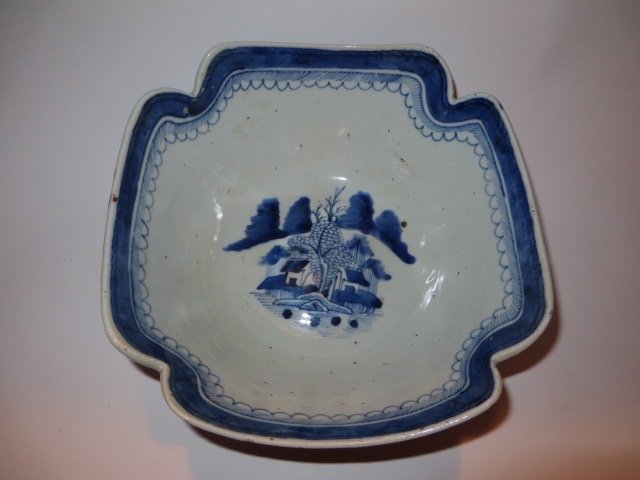 Canton Lotus Bowl c. 1830 (1 of 3)