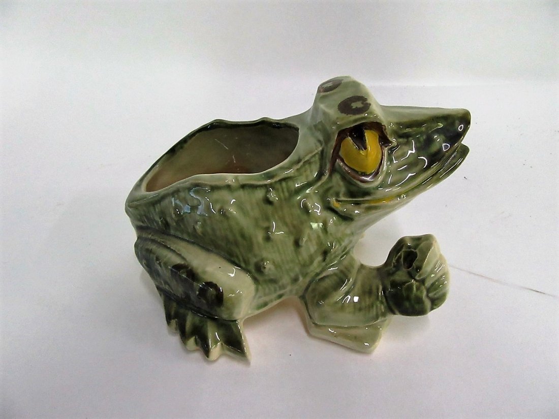 McCoy Frog Planter (1 of 1)