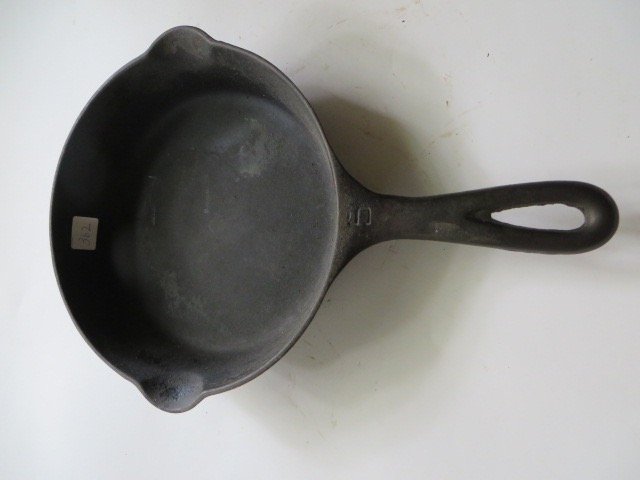 Griswold Cast Iron Skillet: No. 5 Marked Erie, Pa. U.S.A. 724A Heat ring.