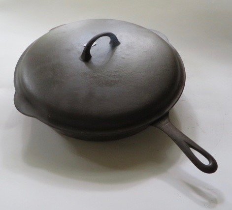 Large Griswold Cast Iron Covered Skillet (1 of 4)