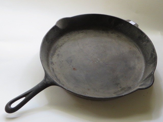 Griswold Cast Iron Skillet: No. 14. Erie, Pa., U.S.A. 718 Heat ring.
