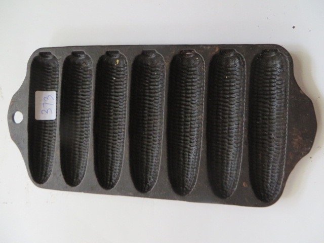 Griswold Cast Iron Corn Bread Mold (1 of 3)