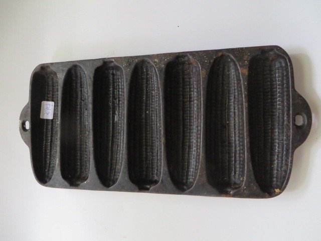 Cast Iron Corn Bread Mold (1 of 3)