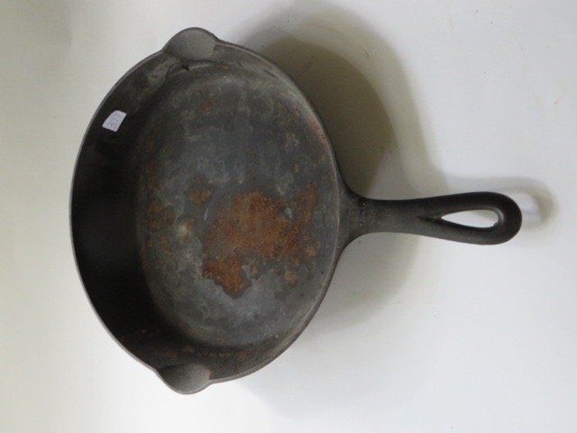 Griswold Cast Iron Skillet: No 10 Erie, Pa. U.S.A. No. 716 C With heat ring.