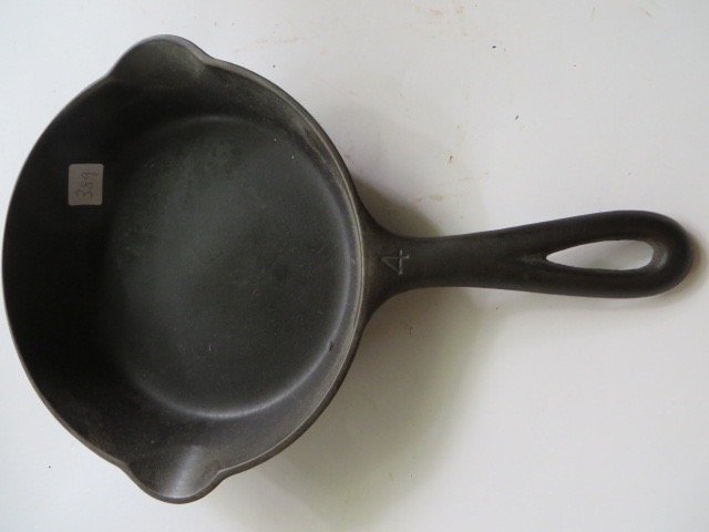Griswold Cast IronSkillet: 4 Erie, Pa., U.S.A. No. 702A Heat ring.