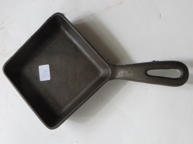 Griswold Square Egg Skillet (1 of 2)