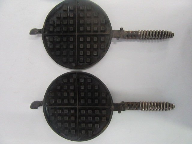 Griswold Waffle Maker (1 of 2)