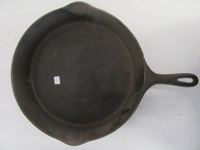 Wagner Cast Iron Skillet (1 of 2)