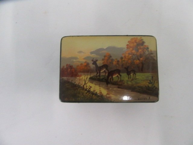 Russian Hand Painted Lacquered Box: Hinged box. 2 3/4" x 1 3/4" x 1 1/4"