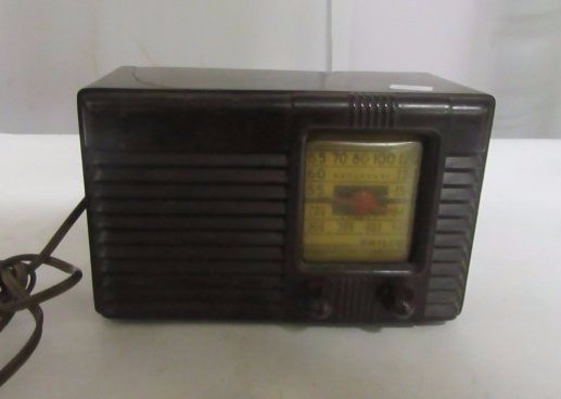 Philco Table Top Radio. (1 of 1)