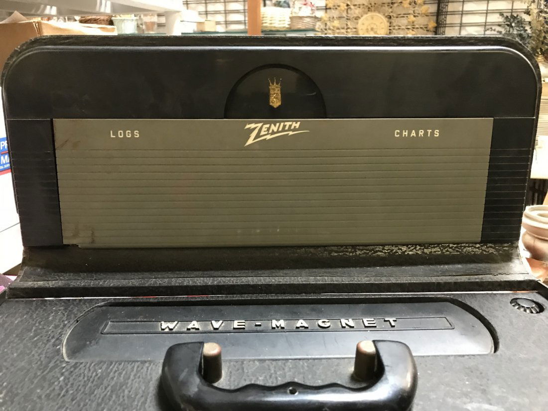 Zenith Trans Oceanic Wave Magnet Tube Radio (1 of 2)